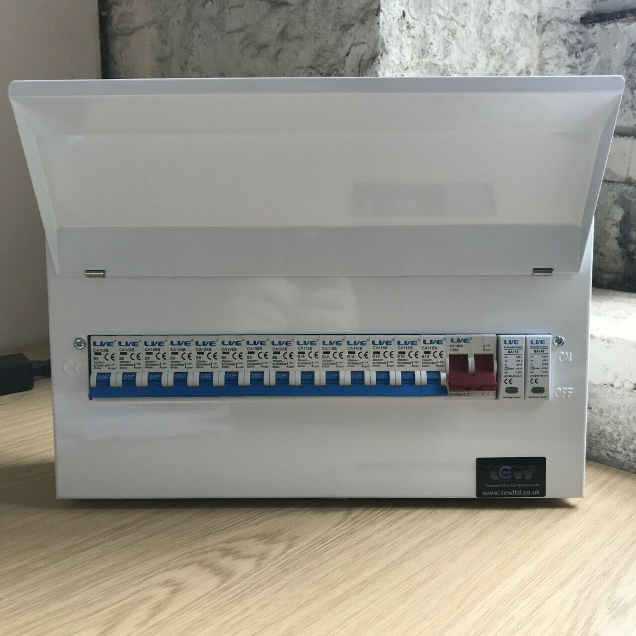 Live Electrical 100A 6 Usable Way Metal Clad Consumer Unit 6 MCB's 