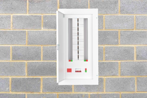 Live Electrical 18 Way 3 Phase Distribution Board with 4 Pole 125A Main ...